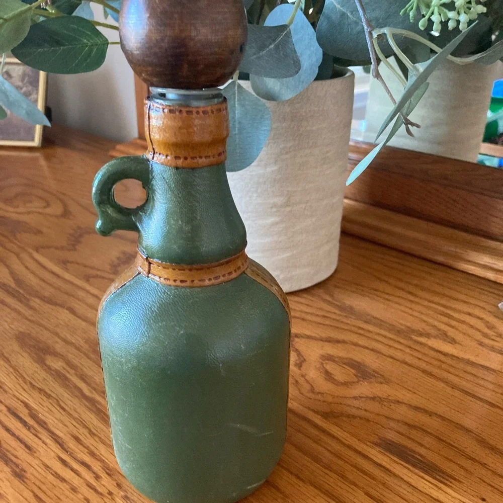 Vintage Genuine Leather Green Decorative Bottle with Artwork - Picture 4 of 8